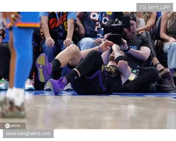 詹姆斯谈东契奇受伤:心碎痛击全身 詹姆斯谈东契奇受伤:心碎痛击全身